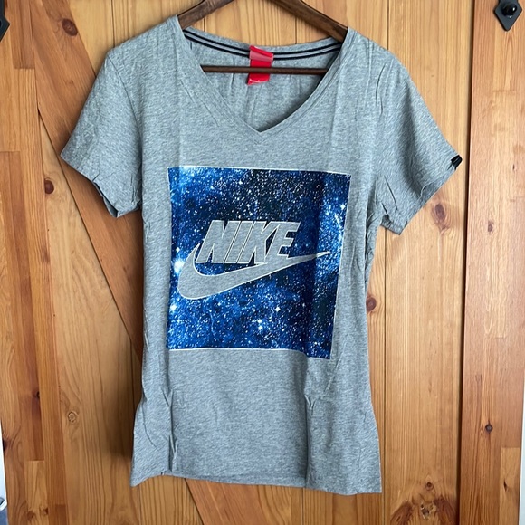 Nike T-Shirt - Picture 1 of 2